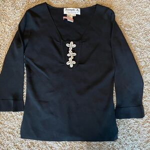 Joseph A. Woman’s Top is stunning in SZ S in gently used condition